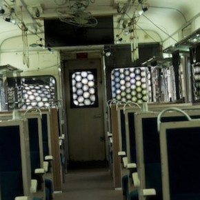 「White Dots Train」ゼロバイゼロ 「White Dots Train」ゼロバイゼロ